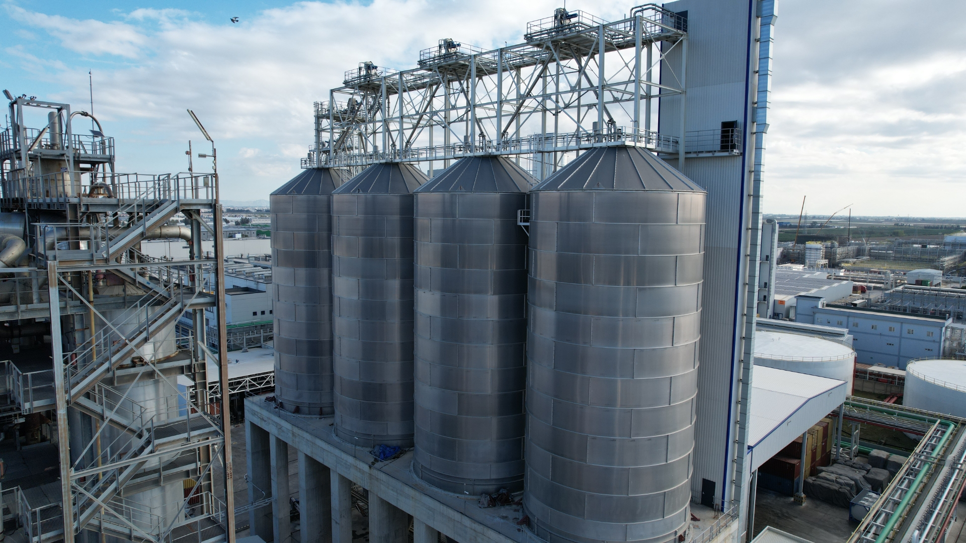 Blog yazısı Sasa Kabına Sığmıyor! Polyesterde Bölgesel Güç Oldu Sıra Petrokimyadaiçin resim